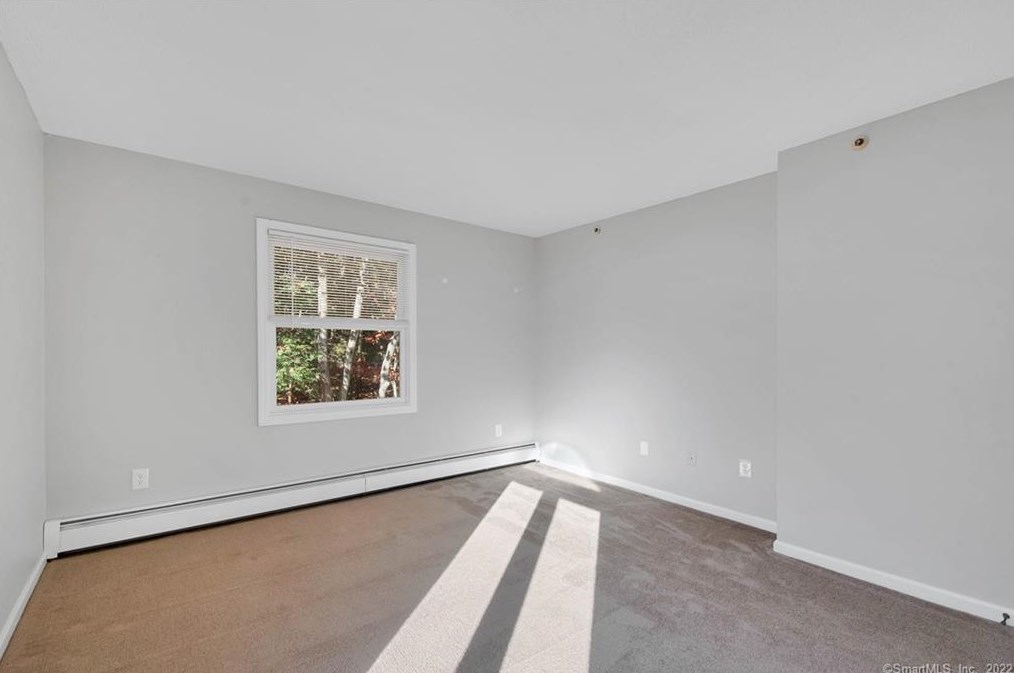 21 Oxford Ct, Simsbury CT  06070-2174 exterior
