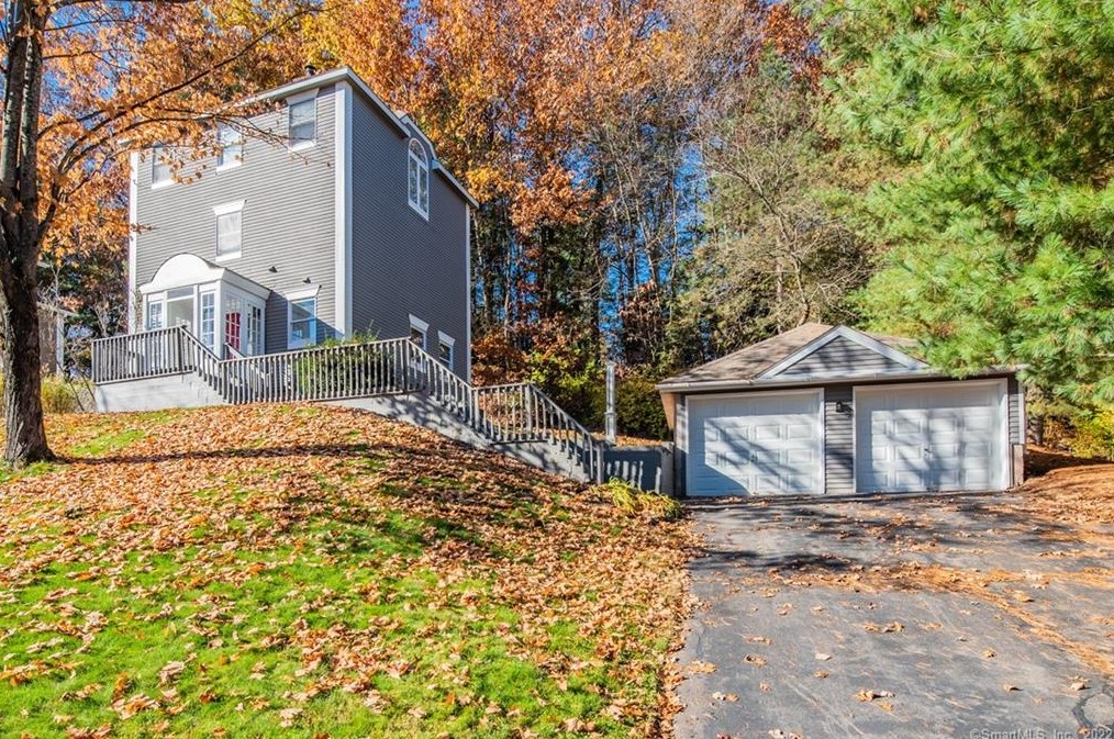 21 Oxford Ct, Simsbury CT  06070-2174 exterior