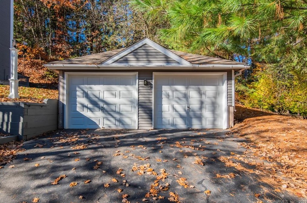 21 Oxford Ct, Simsbury CT  06070-2174 exterior