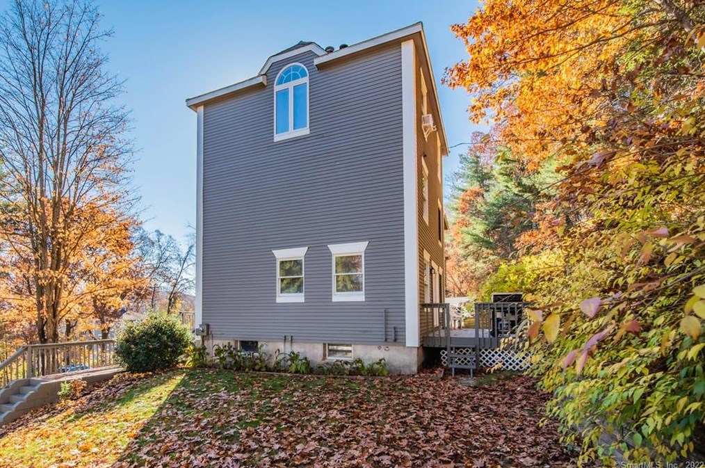 21 Oxford Ct, Simsbury CT  06070-2174 exterior