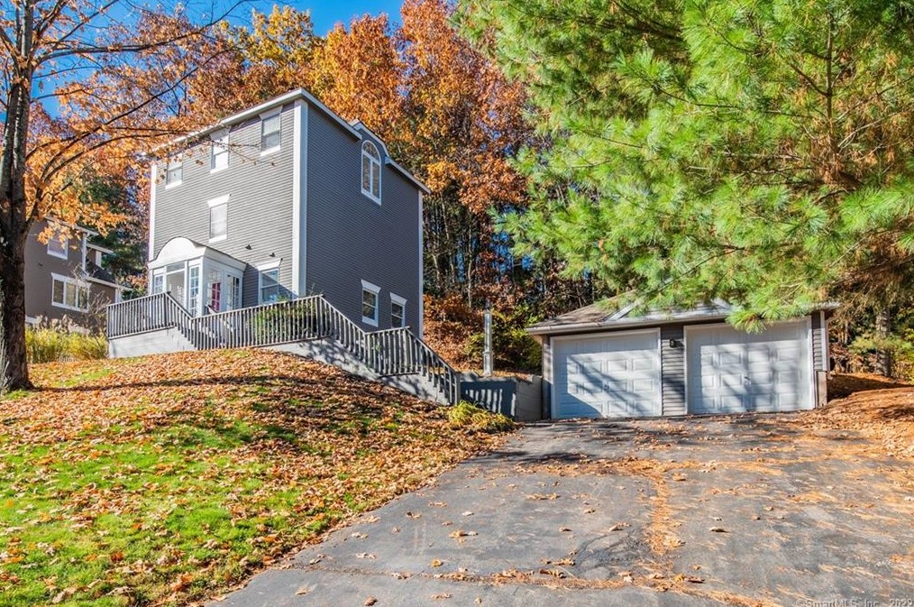 21 Oxford Ct, Simsbury CT  06070-2174 exterior
