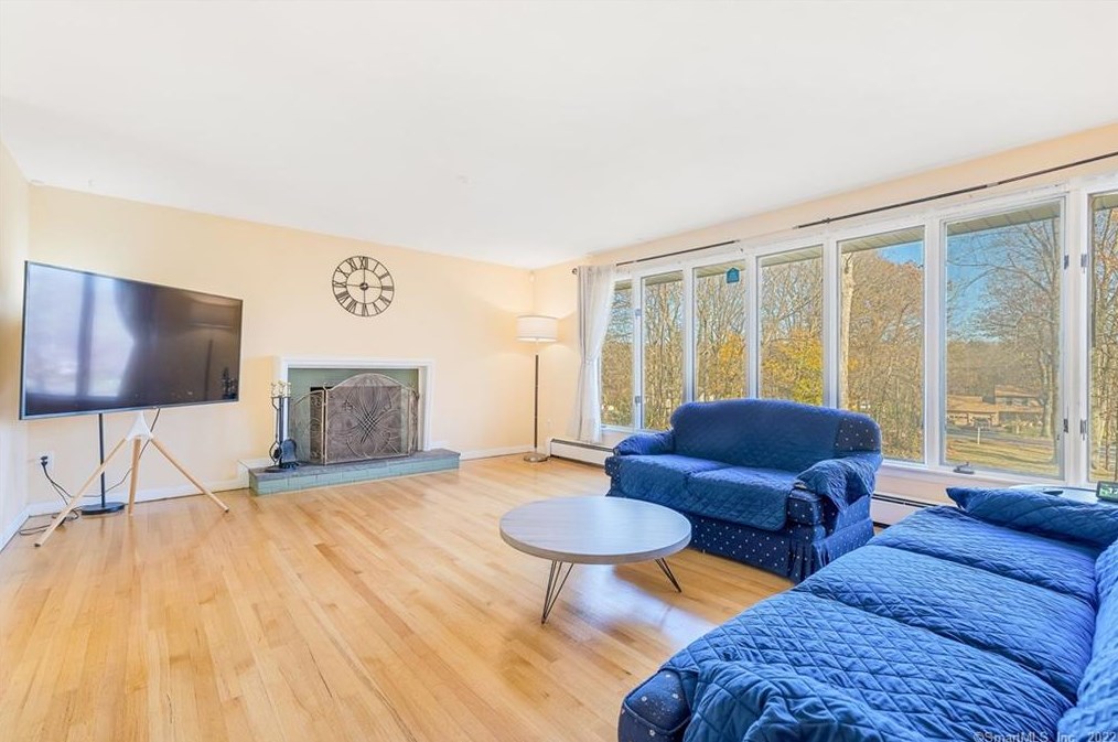 583 Foster St, Wapping, CT 06074