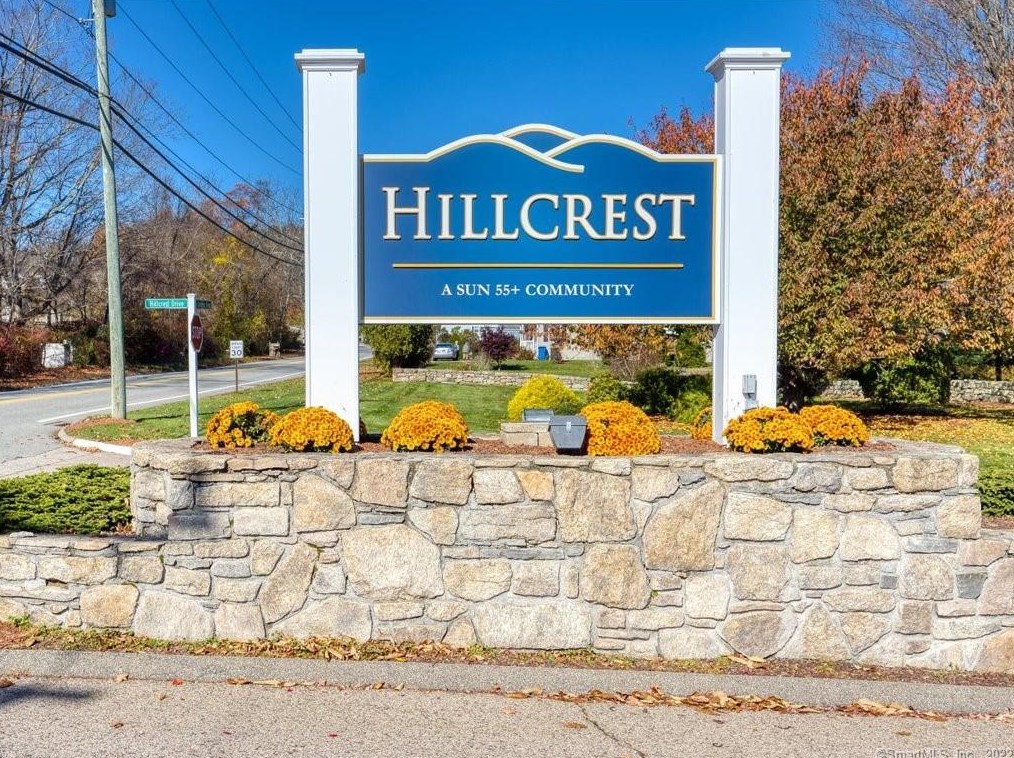 20 Heather Brook Rd, Uncasville, CT 06382