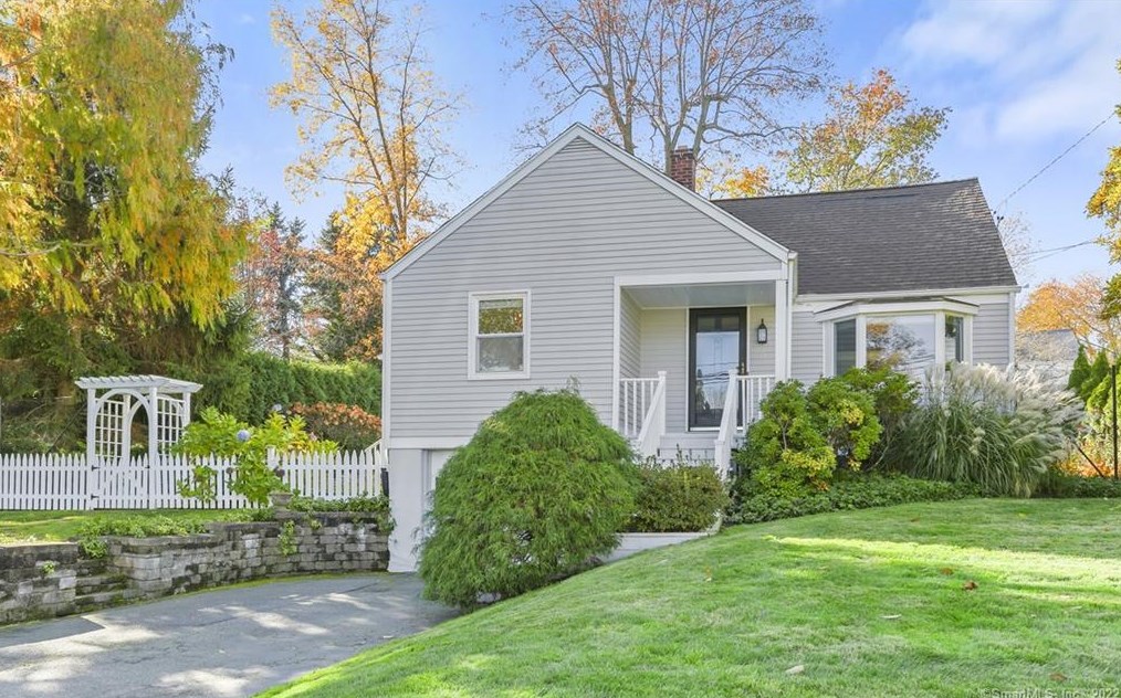 64 Flora Blvd, Fairfield, CT 06824-6304
