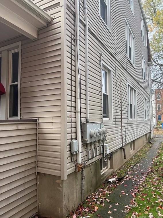 28 Arnold St, Hartford CT  06106-3504 exterior