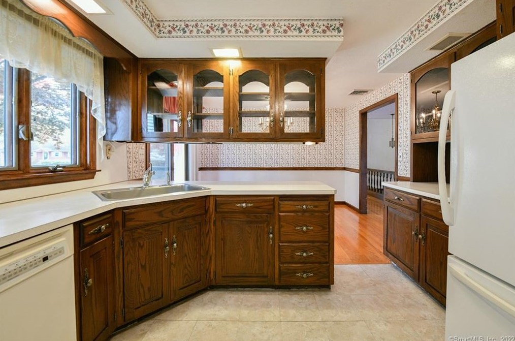 8 Timrod Trl, Hartford, CT 06118-2066