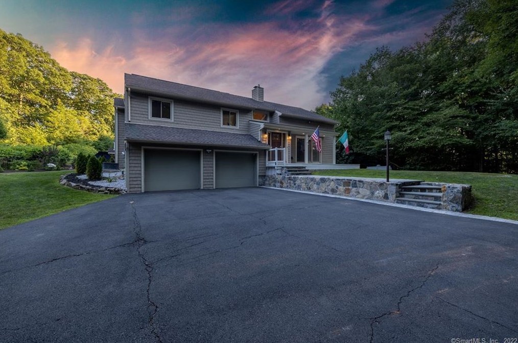 16 Pheasant Dr, Danbury, CT 06812-2212