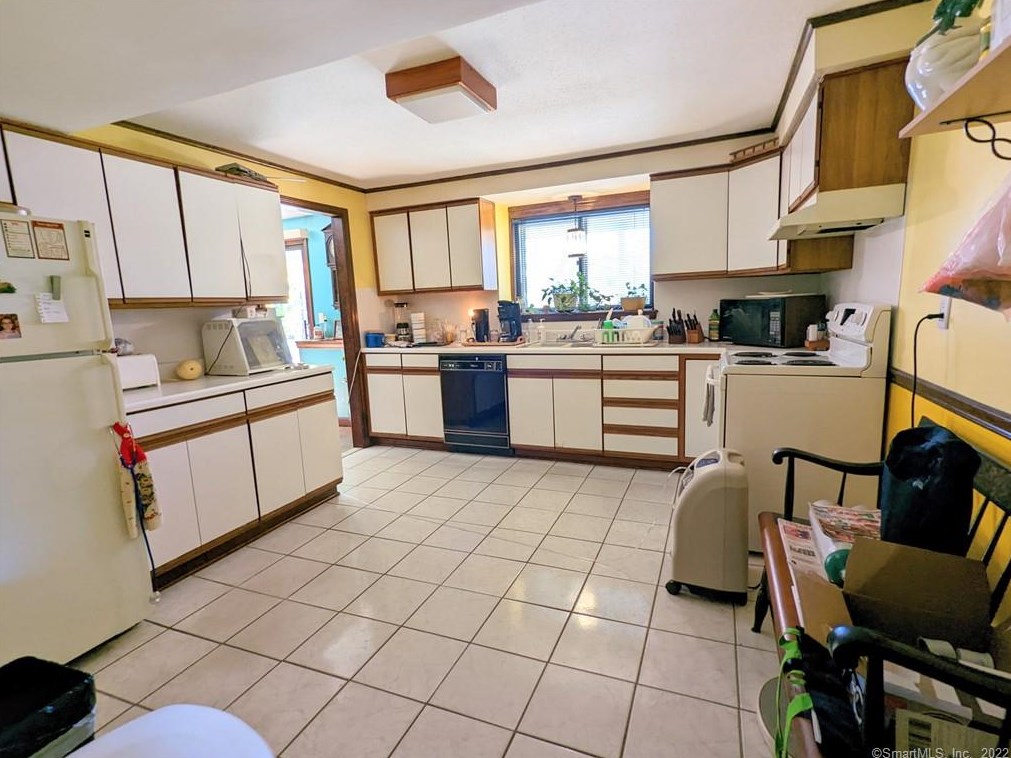 102 Village Dr #102, Torrington, CT 06790