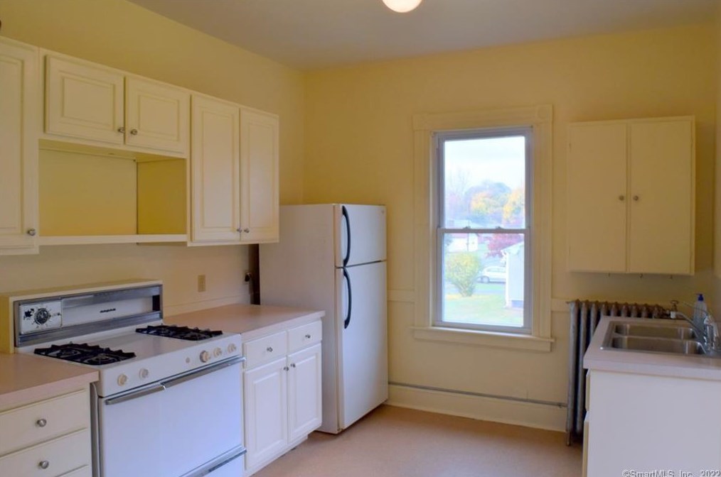 2 Tucker Ave #2nd Fl, Watertown, CT 06779