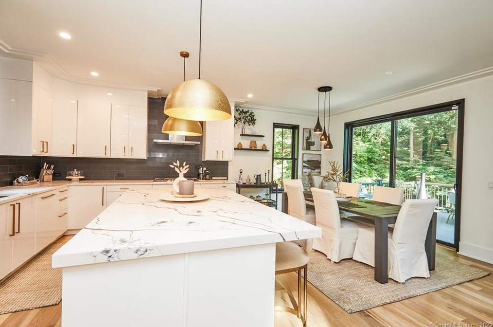 2 Timber Ln, Westport CT  06880-2621 exterior