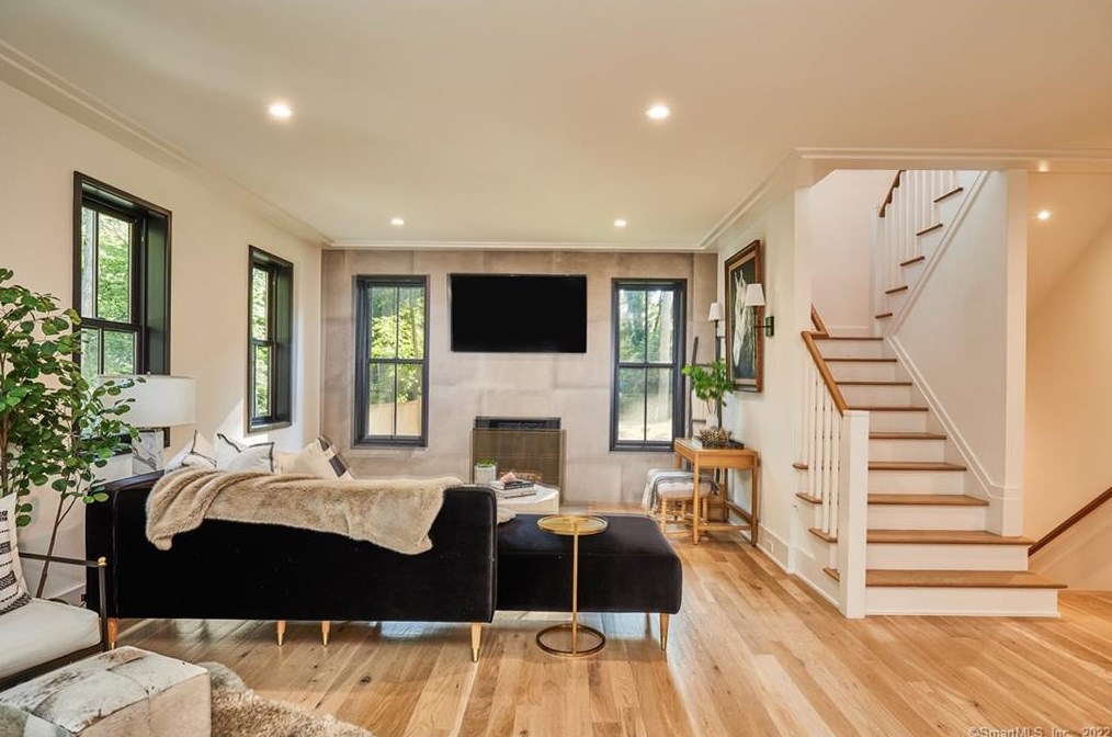 2 Timber Ln, Westport CT  06880-2621 exterior