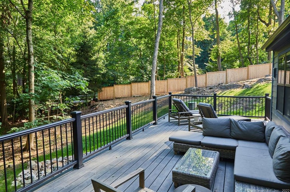 2 Timber Ln, Westport CT  06880-2621 exterior