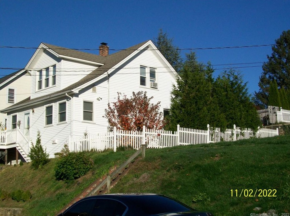 146 Hill St, Huntington, CT 06484