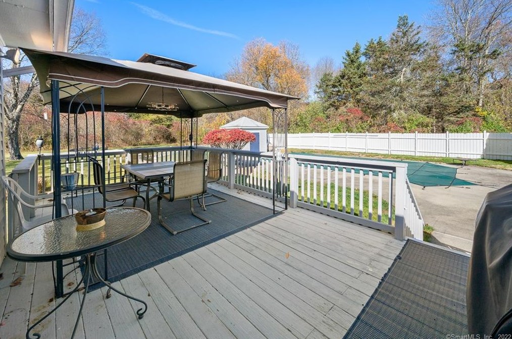 230 Bloomingdale Rd, Quaker Hill CT  06375-1337 exterior