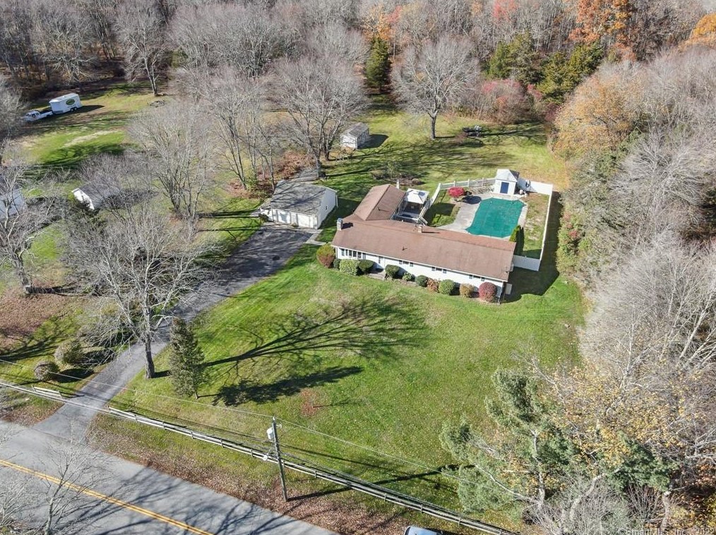 230 Bloomingdale Rd, Quaker Hill CT  06375-1337 exterior