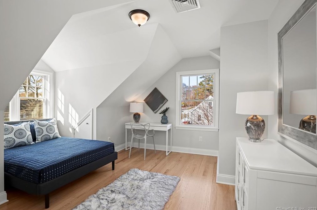 12 Brookdale Rd, Fairfield CT  06824-4631 exterior