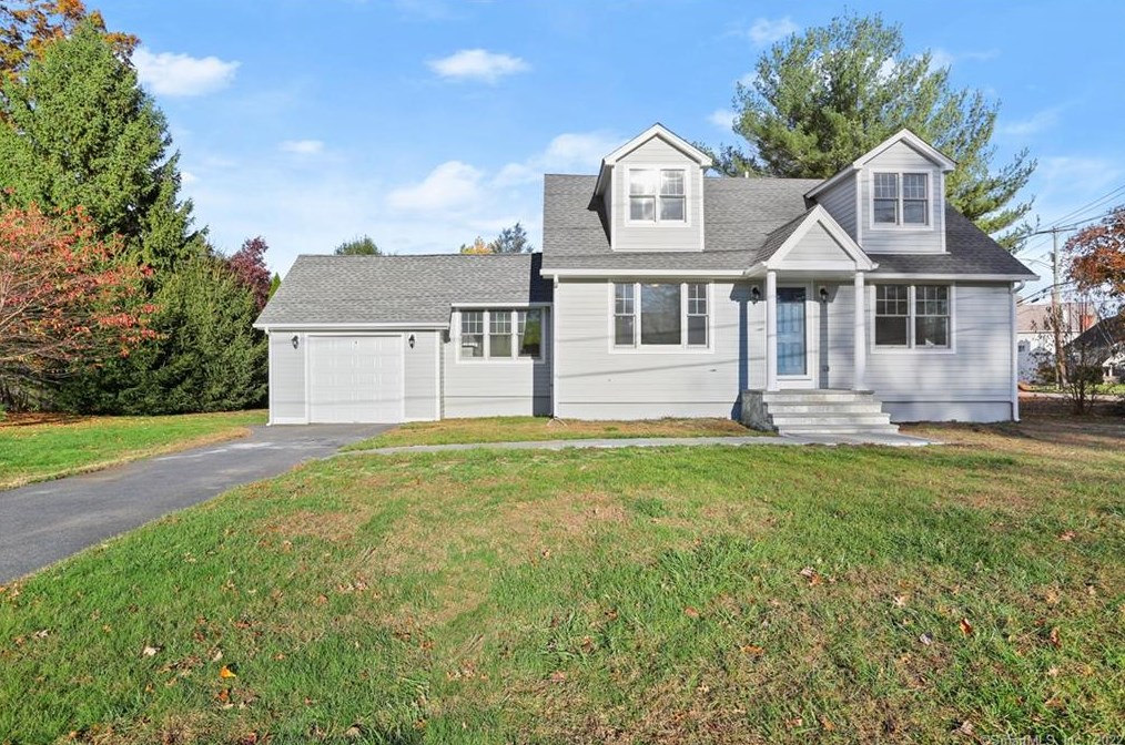 12 Brookdale Rd, Fairfield CT  06824-4631 exterior