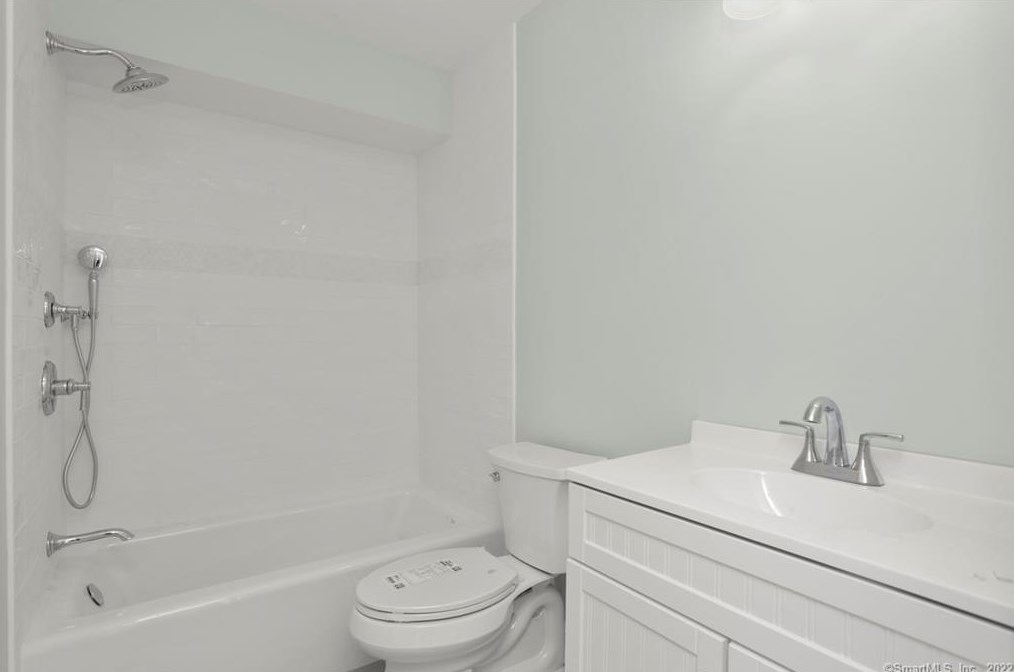 12 Brookdale Rd, Fairfield CT  06824-4631 exterior