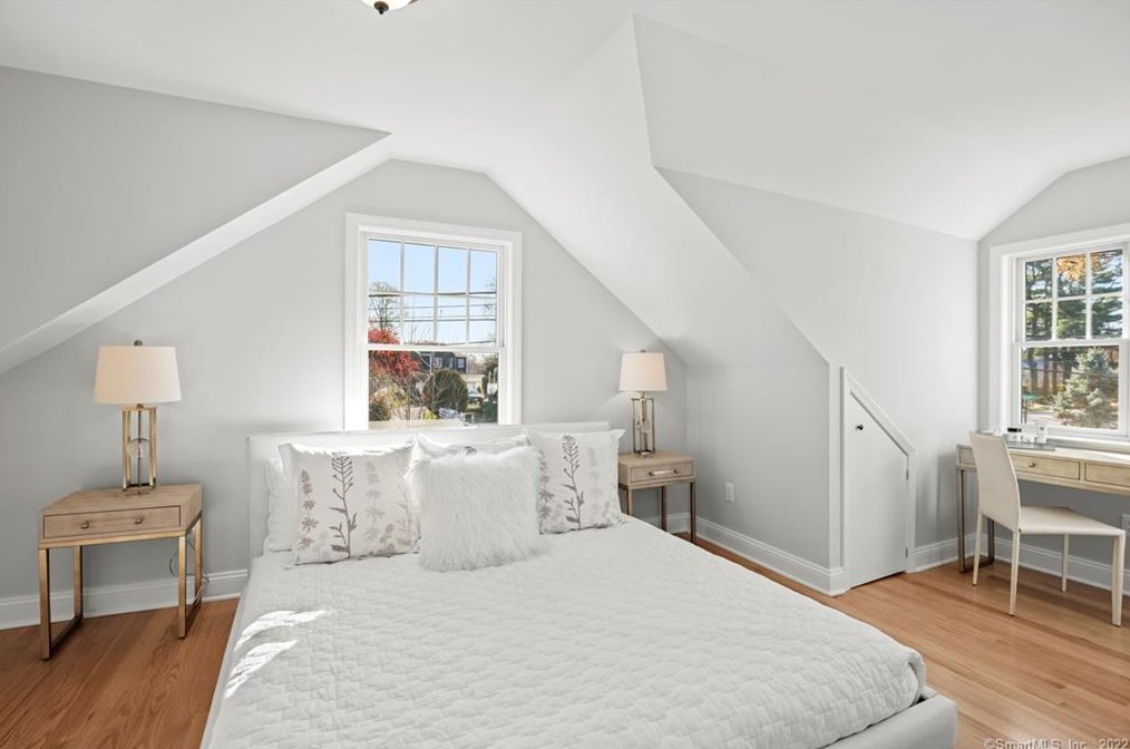 12 Brookdale Rd, Fairfield CT  06824-4631 exterior