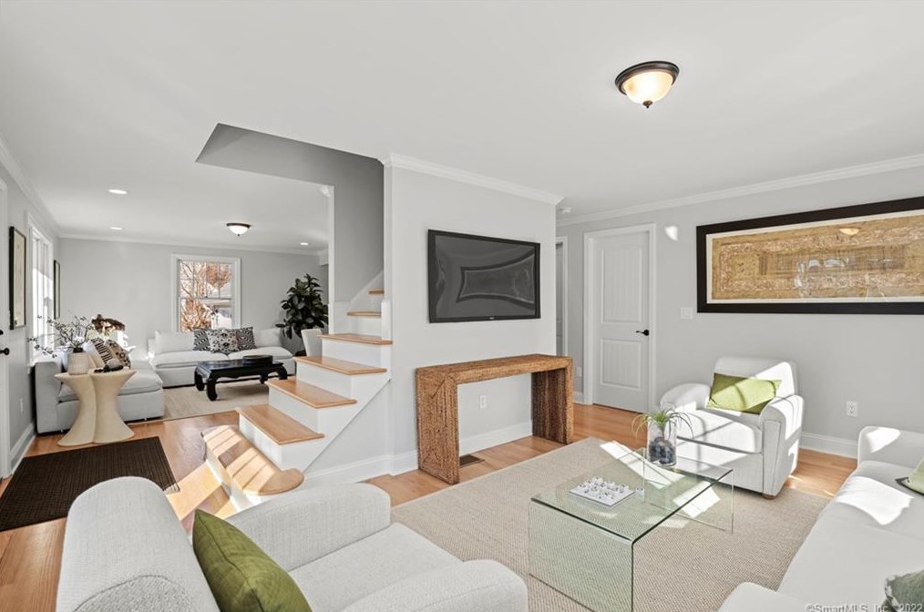 12 Brookdale Rd, Fairfield CT  06824-4631 exterior