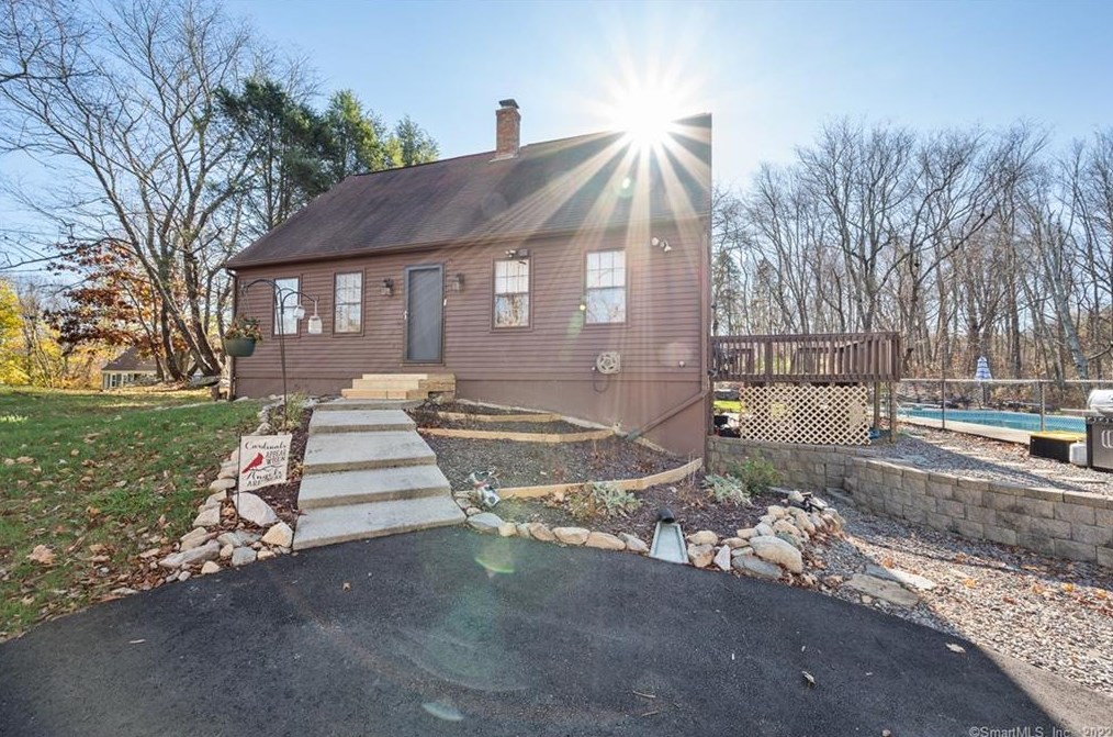 64 Iron St, Gales Ferry, CT 06339