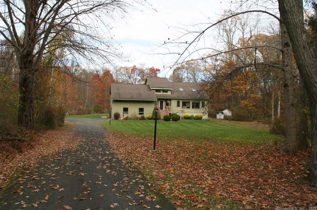 6 Daniels Dr, Danbury, CT 06811
