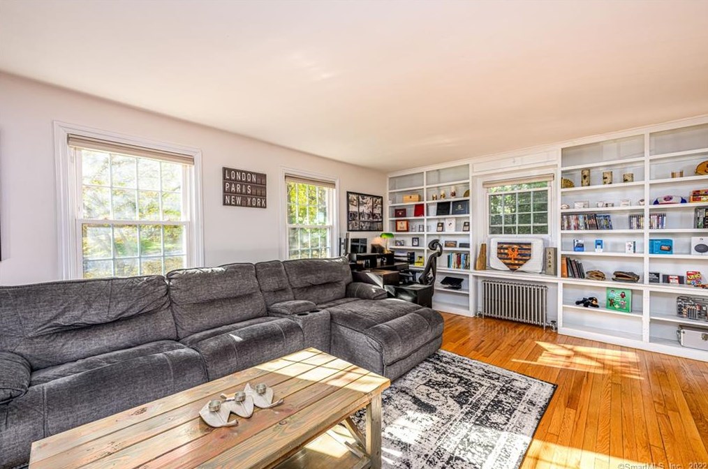 65 New Cheshire Rd, Meriden CT  06451-5071 exterior