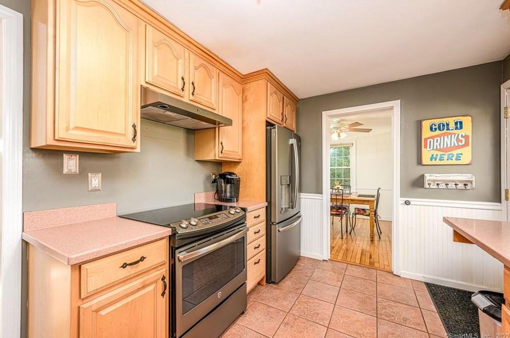 65 New Cheshire Rd, Meriden CT  06451-5071 exterior