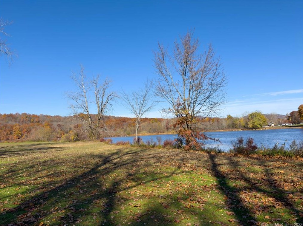 65 New Cheshire Rd, Meriden CT  06451-5071 exterior