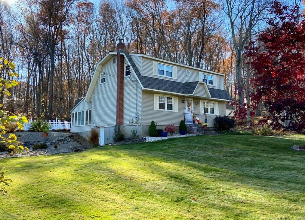 32 Corinne Dr, Tolland, CT 06084 exterior