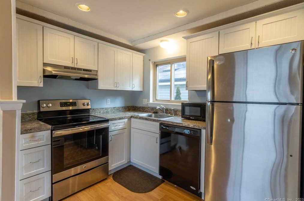 8 Clearwater Ln Unit 8, East Hampton, CT