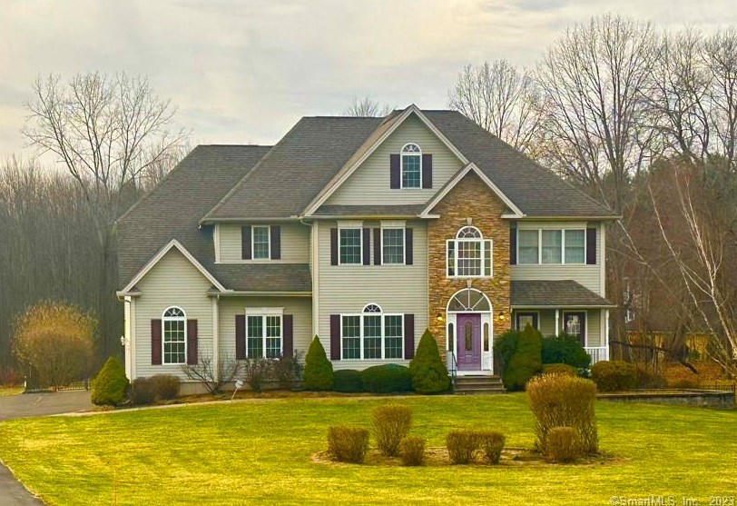 10 Holland View Dr, Bloomfield, CT 06002