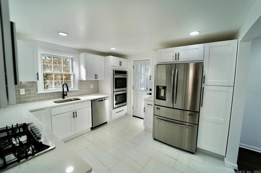 10 Belvedere Rd, North Haven, CT 06473