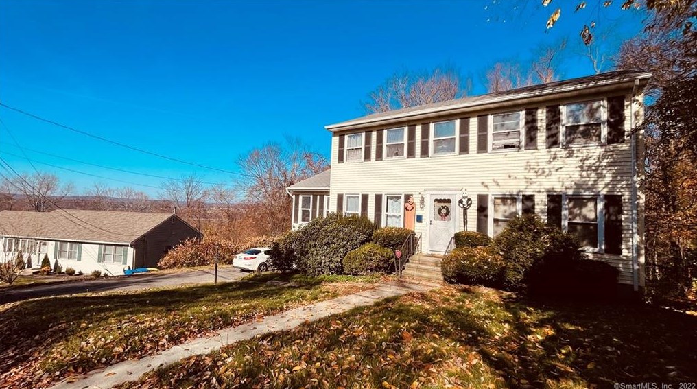 62 Sprucedale Dr, Waterbury, CT 06704