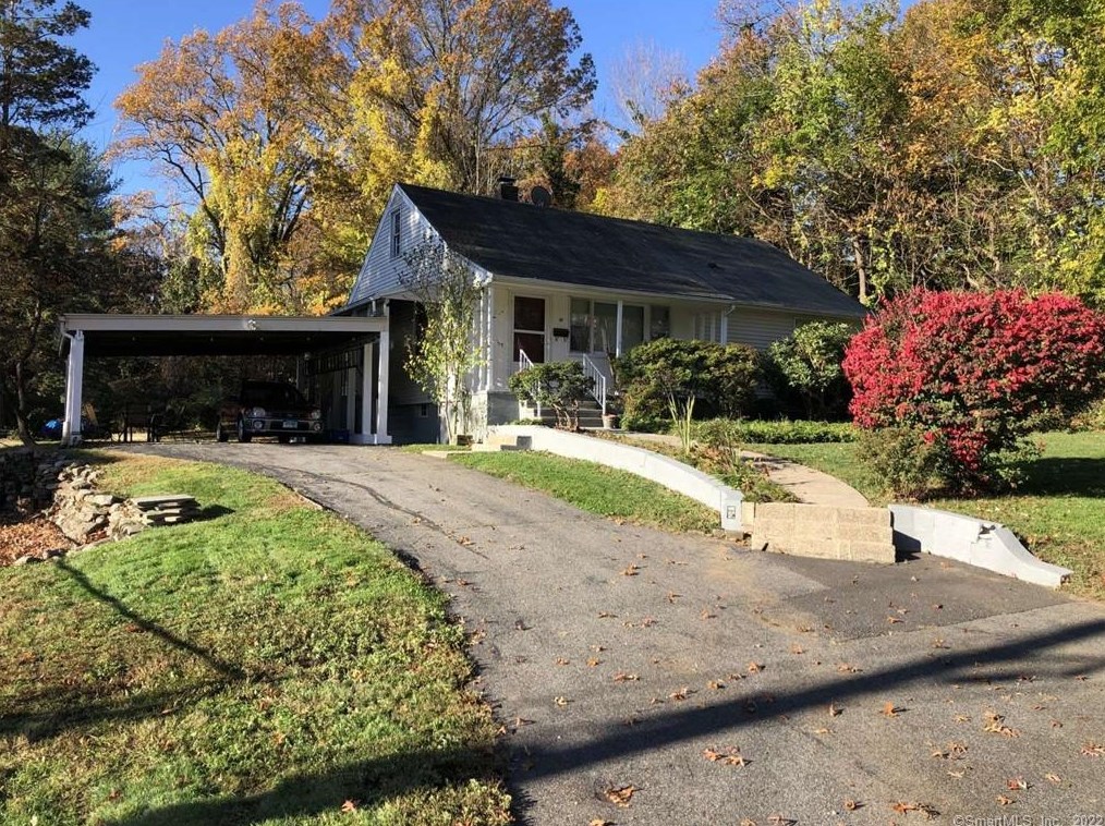141 Nichols Ave, Fairfield, CT 06825-1930