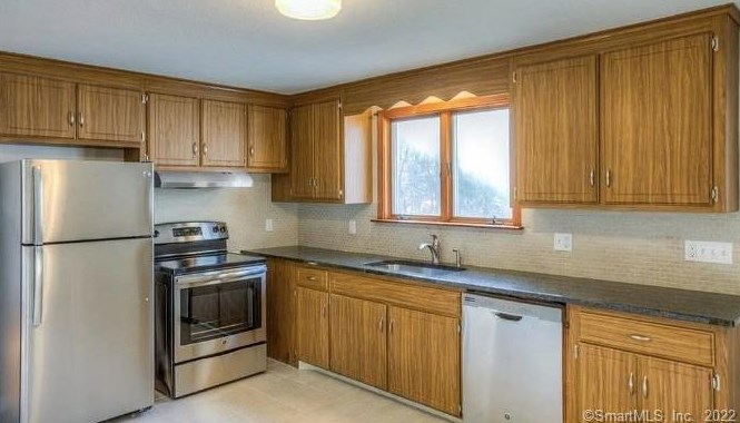 77 Elm St, Windsor, CT 06095