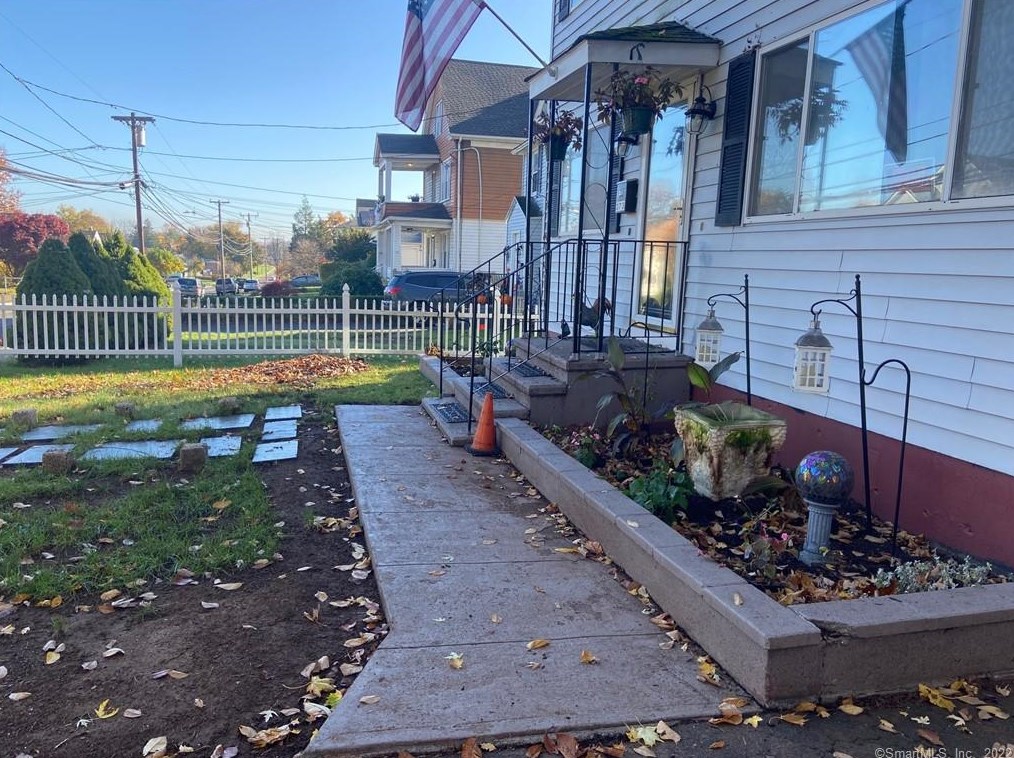 371 Ellis St, New Britain CT  06051-3623 exterior