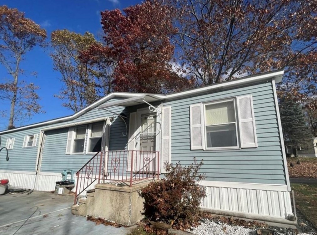 18 Stonewood Ter, Vernon, CT 06066-4448