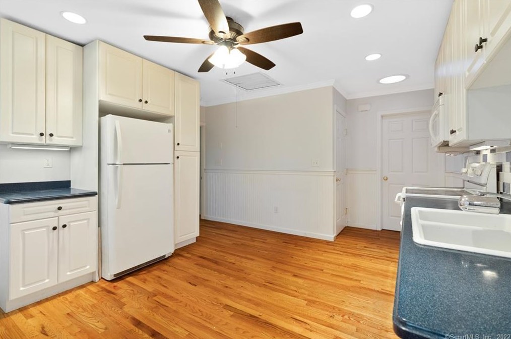 359 Plains Rd, Chestnut Hill CT  06226-3723 exterior