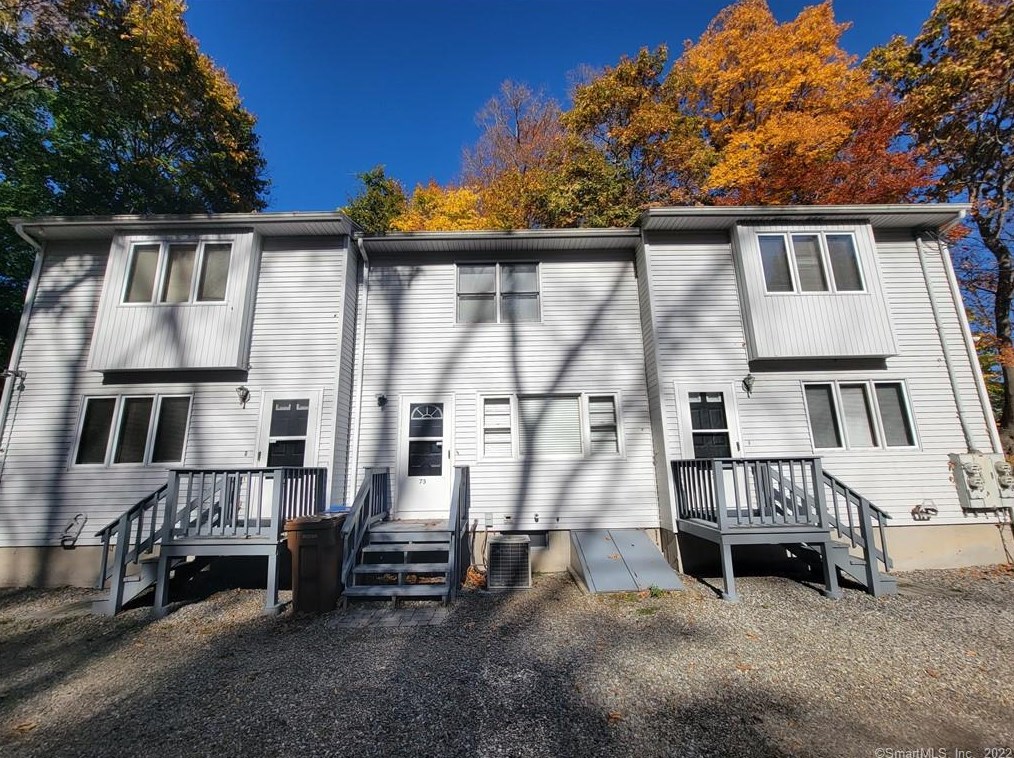 71 Roberts St, Huntington, CT 06484