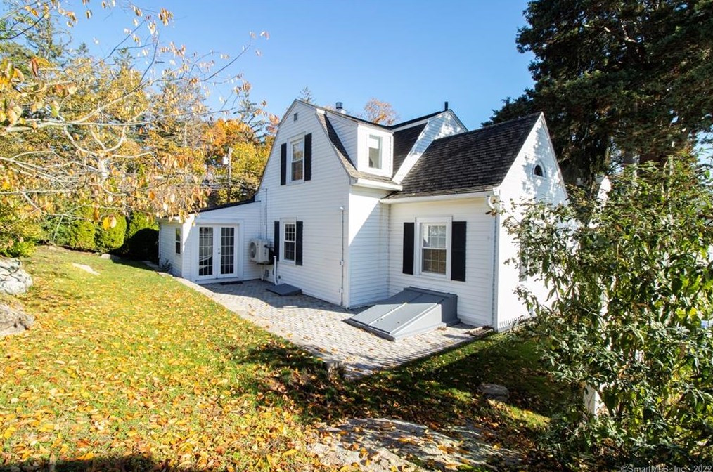 10 Elizabeth St, Branford, CT 06405