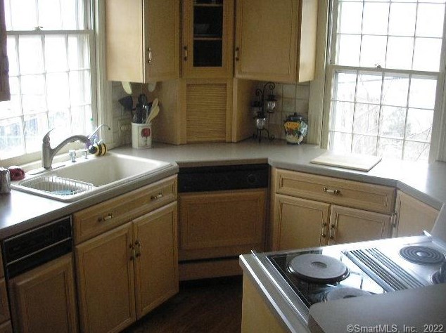 180 Front St, New Haven CT  06513-3201 exterior