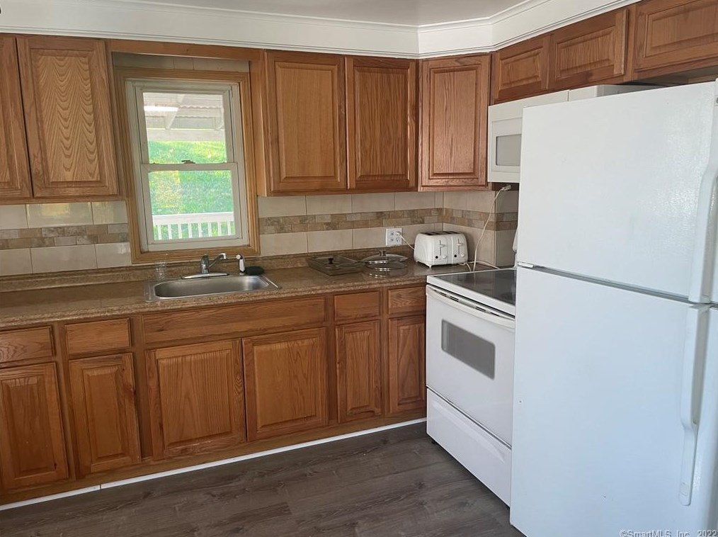 242 Gravel St, Meriden, CT 06450
