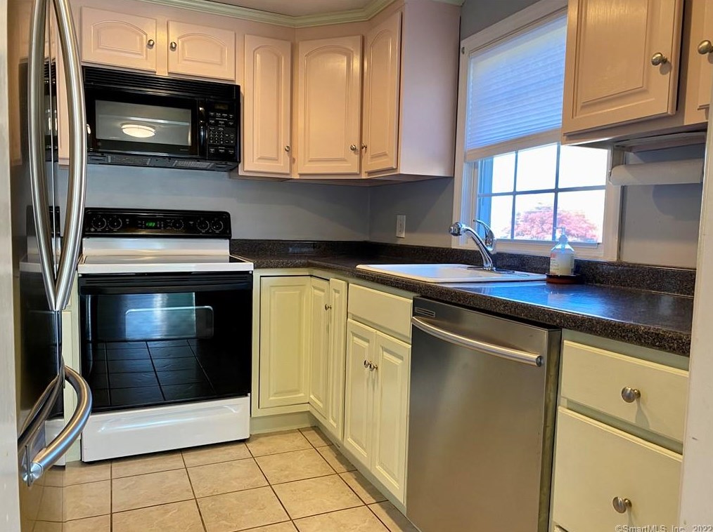 150 Yale Ave, Milford, CT 06460