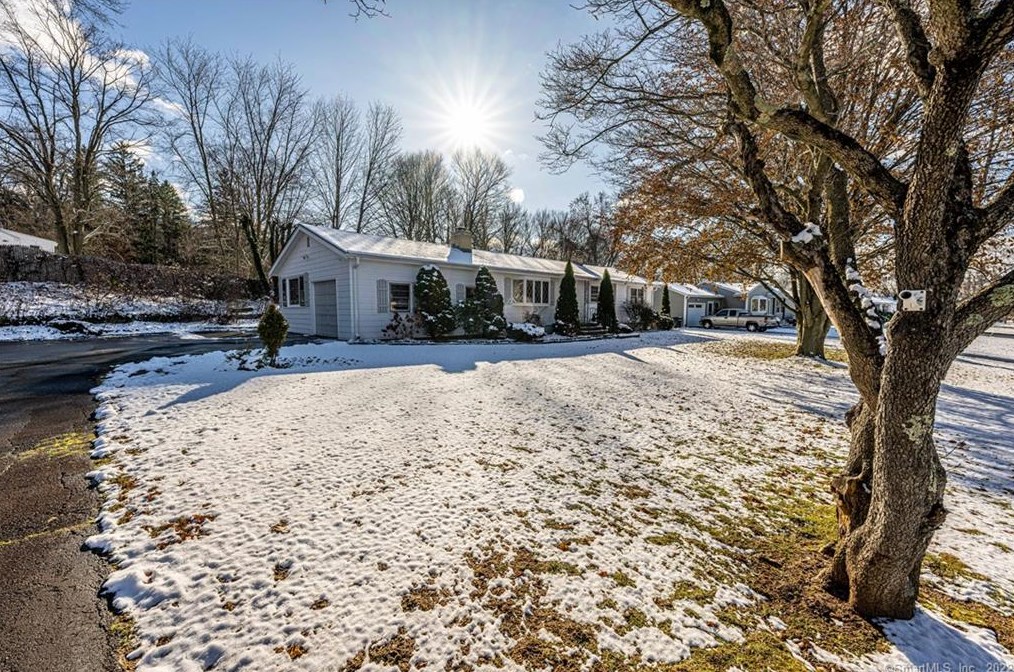 5 Palmer Rd, North Haven, CT 06473