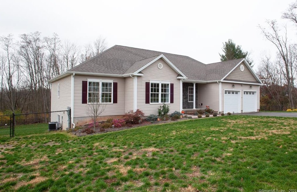 99 Hicksville Rd, Cromwell, CT 06416-2473