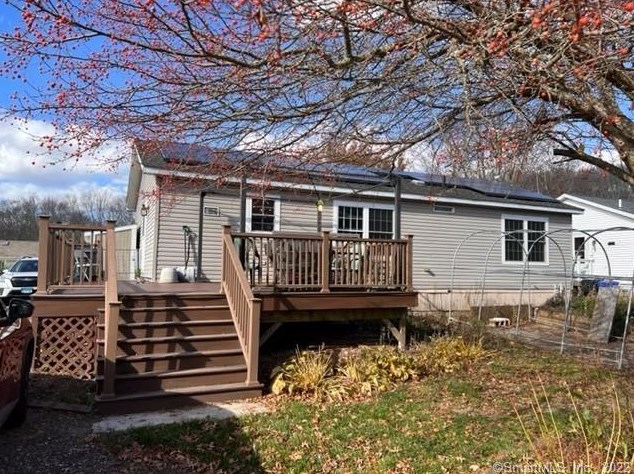 26 Colonial Rd, Plainfield, CT 06374-1806