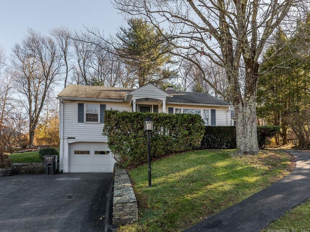 85 Hart Dr, Litchfield, CT 06759