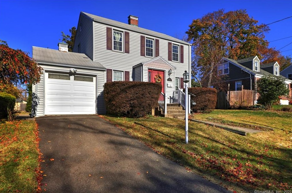 102 London Ter, Stratford, CT 06614-3804