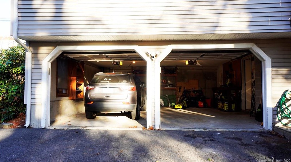 120 Applewood Ln, Union City CT  06770-3181 exterior